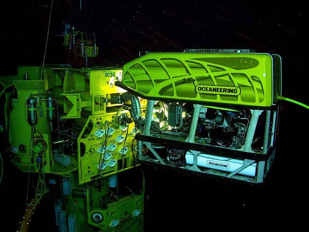 ROV_working_on_a_subsea_structure_SPRINT-Nav