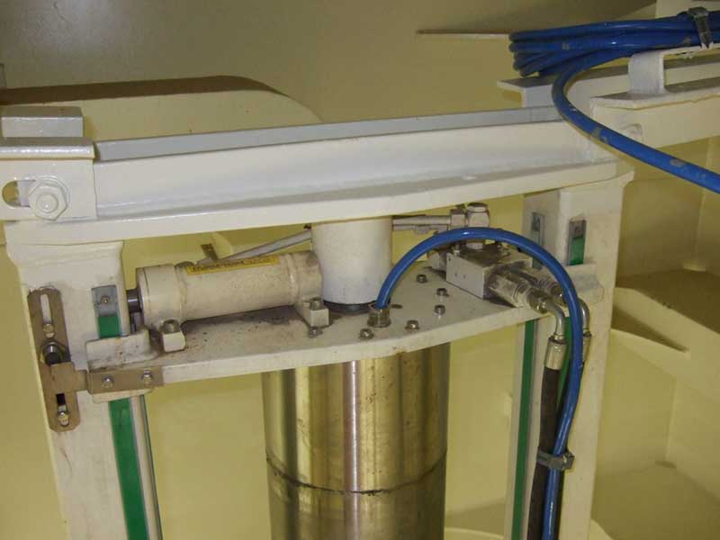 How to bleed air from a ThroughHull Deployment Machine Sonardyne